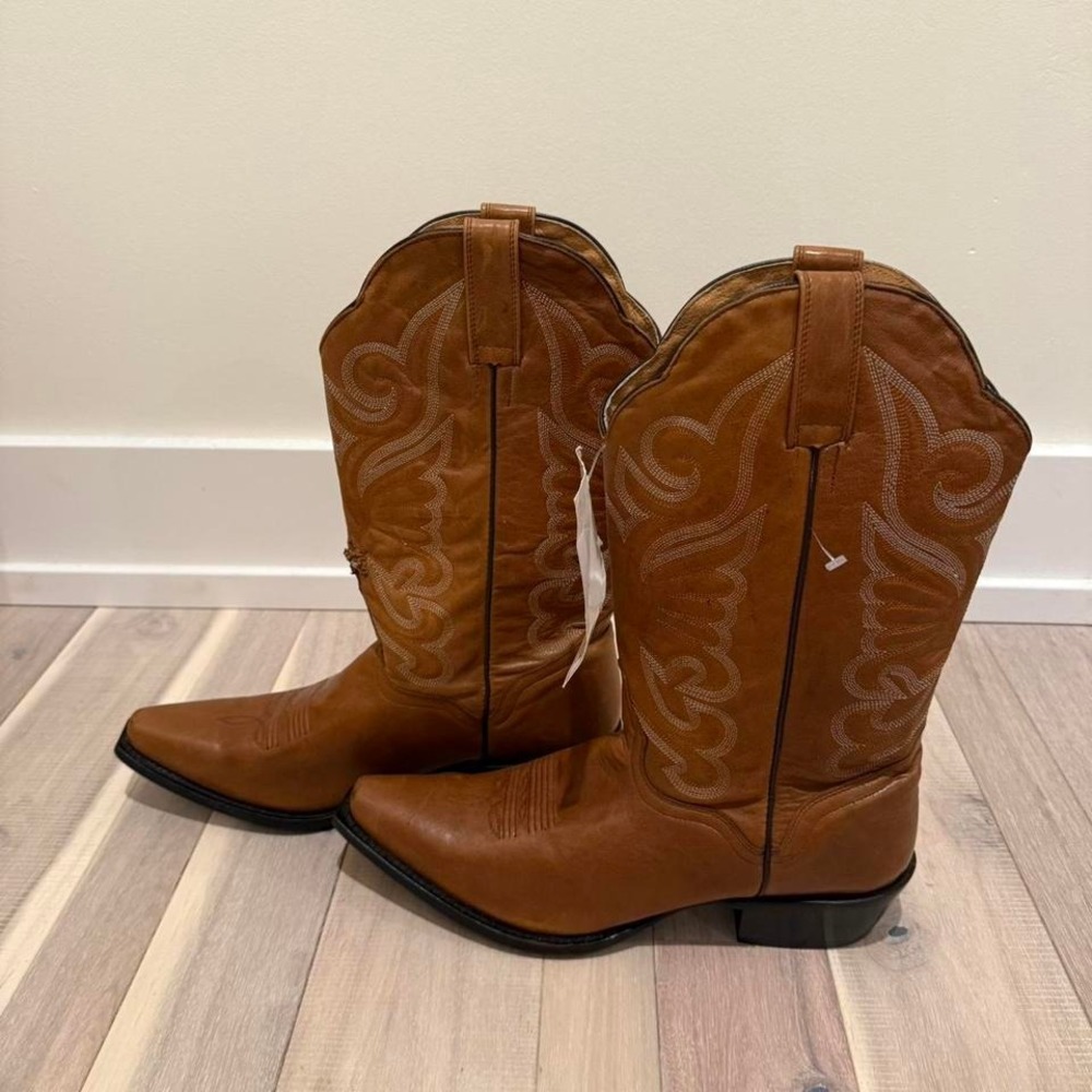 Jb Dillon Sz 11 woman's Tan leather cowboy boots with brown stitching #western